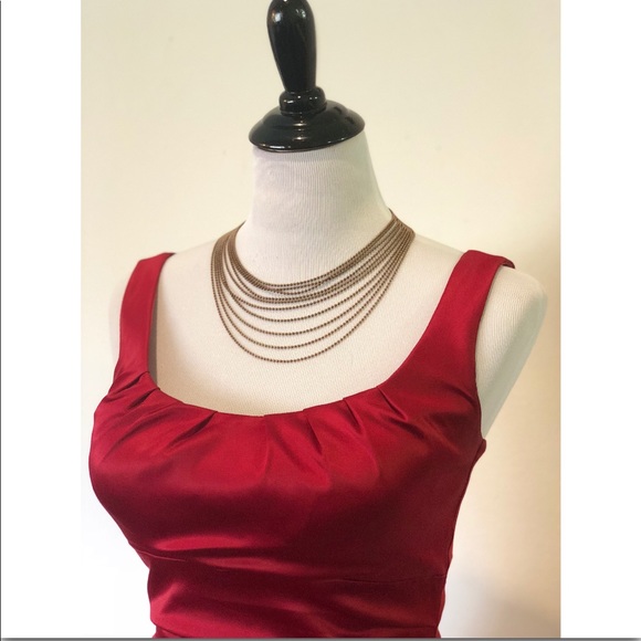 Elegant Red Dress - Picture 3 of 6